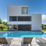 Sea view, pool, or beach: choose your priority