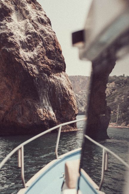 boat-coastline-travel Coastal travel time seen from a boat near cliffs