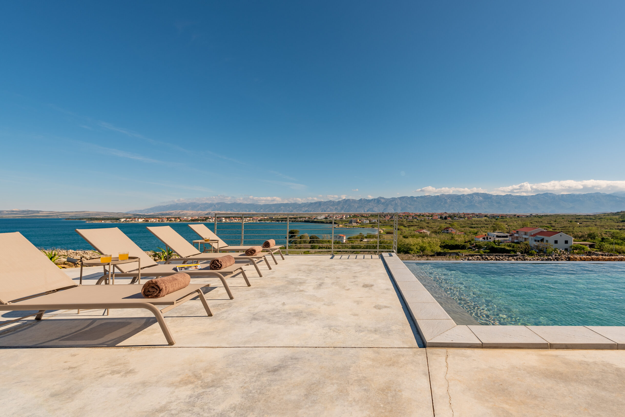 DSC7079-HDR Sun loungers by pool with open sea view