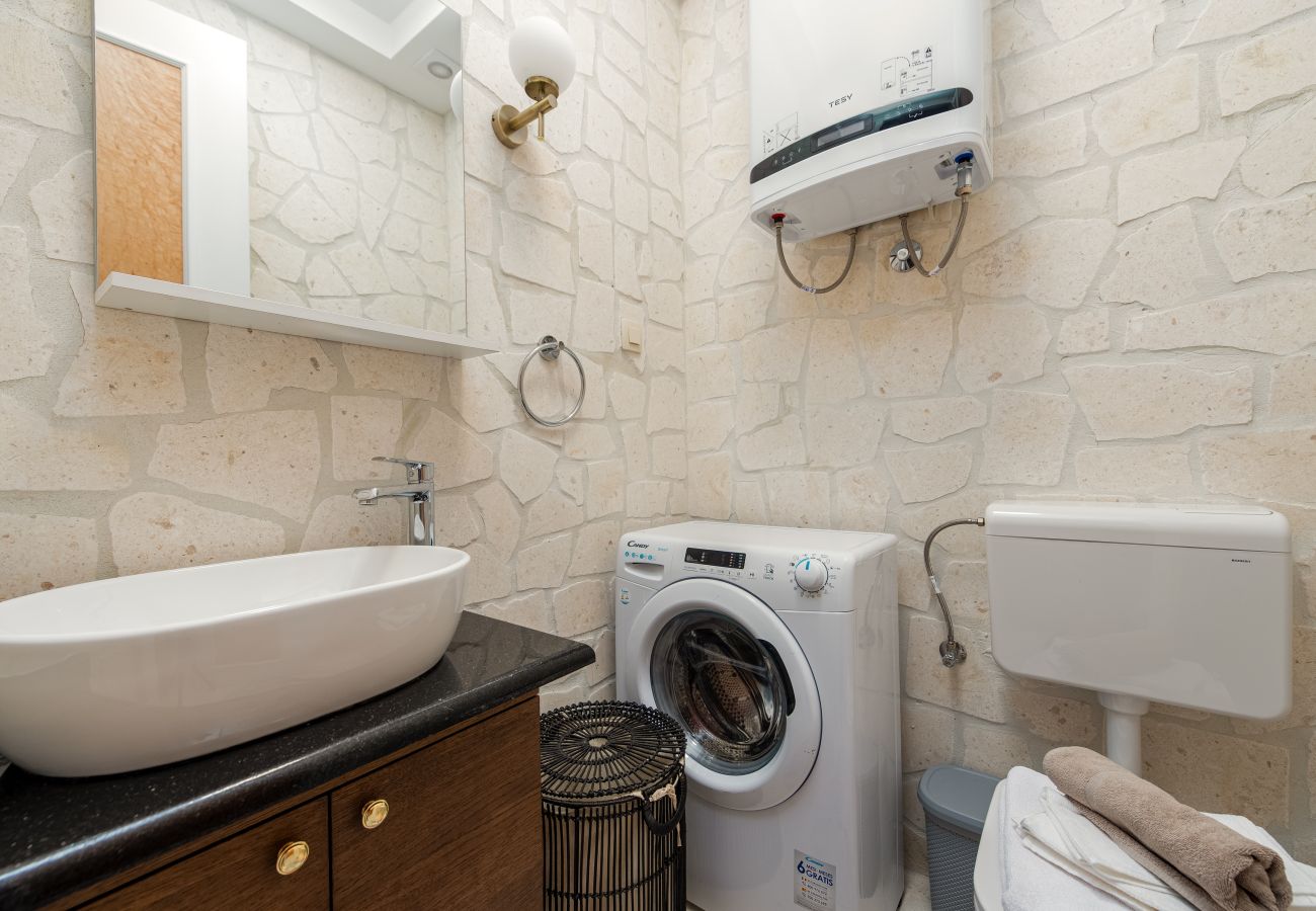 Ferienwohnung in Novalja - Deluxe Château Dabo Suite 1 mit Pool