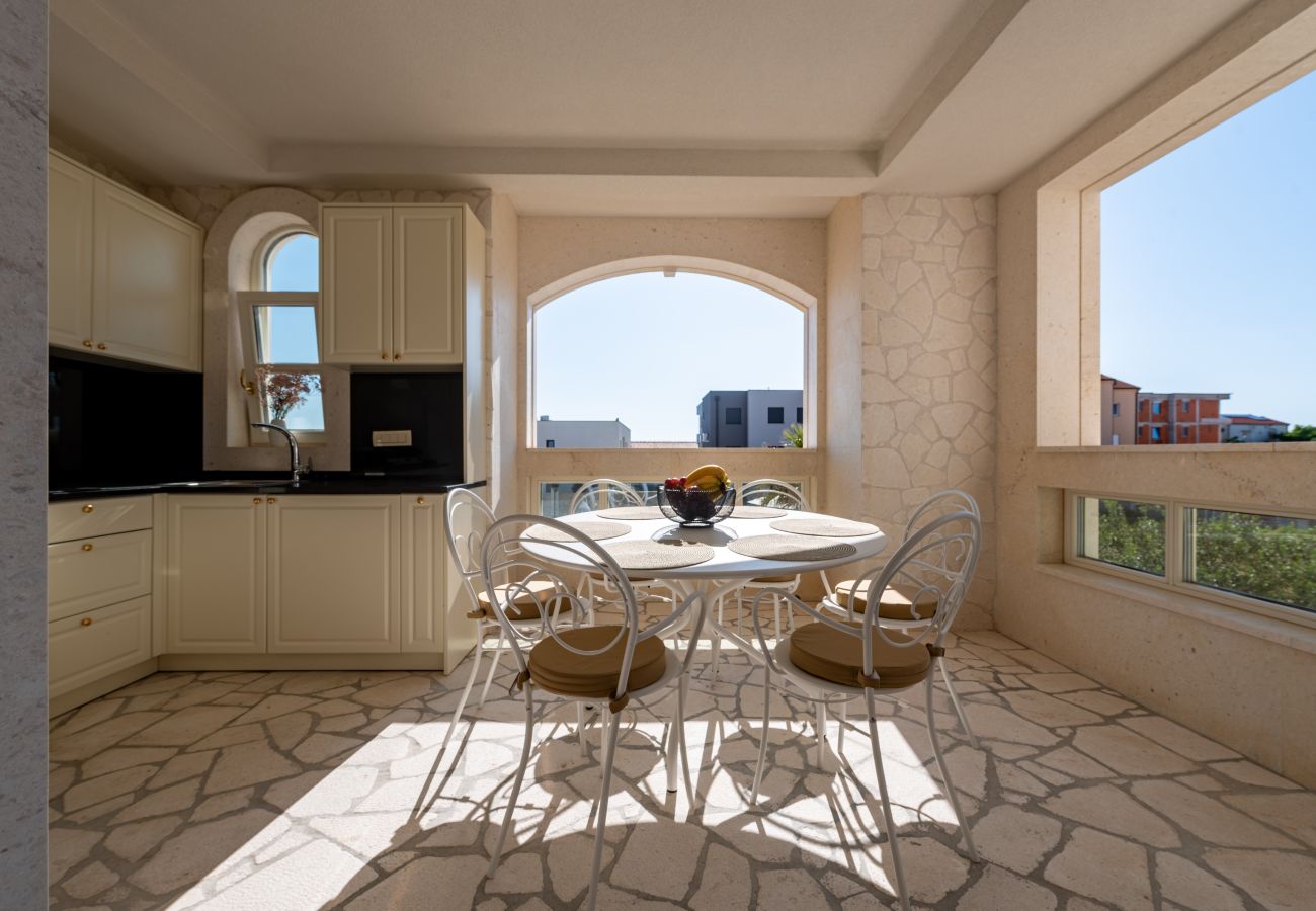 Ferienwohnung in Novalja - Deluxe Château Dabo Suite 3 mit Pool