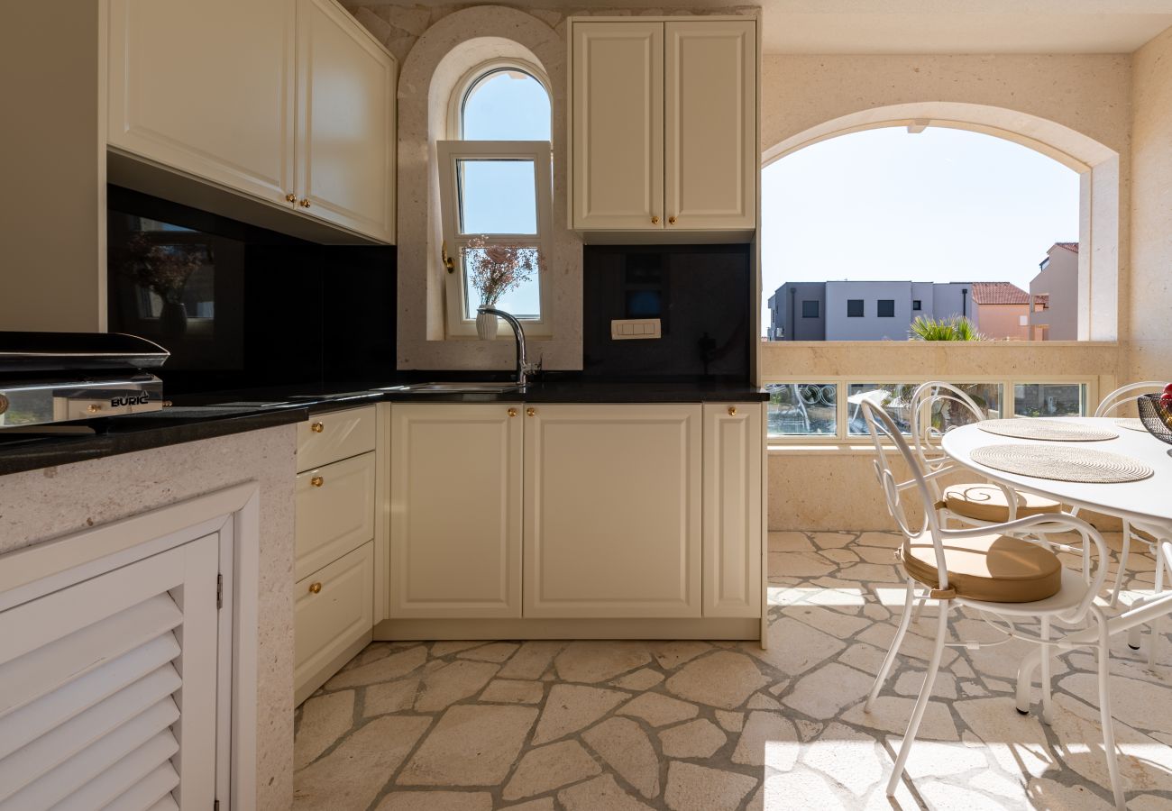 Ferienwohnung in Novalja - Deluxe Château Dabo Suite 3 mit Pool