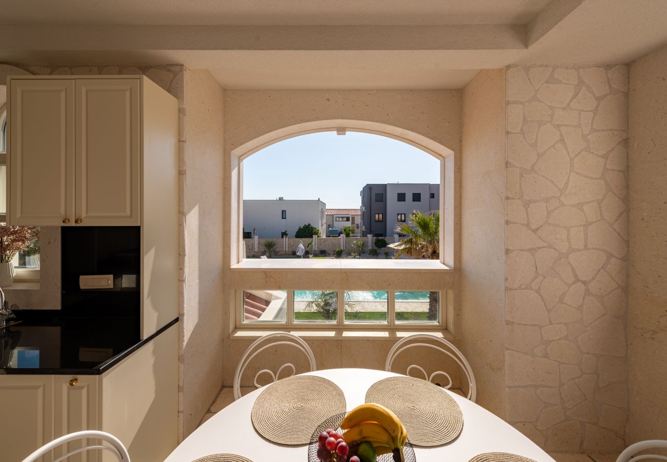 Ferienwohnung in Novalja - Deluxe Château Dabo Suite 3 mit Pool