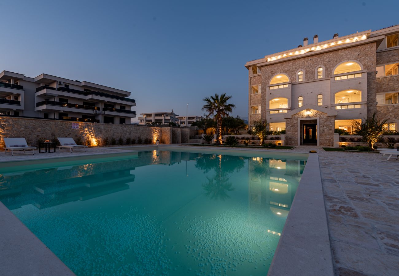 Ferienwohnung in Novalja - Deluxe Château Dabo Suite 3 mit Pool