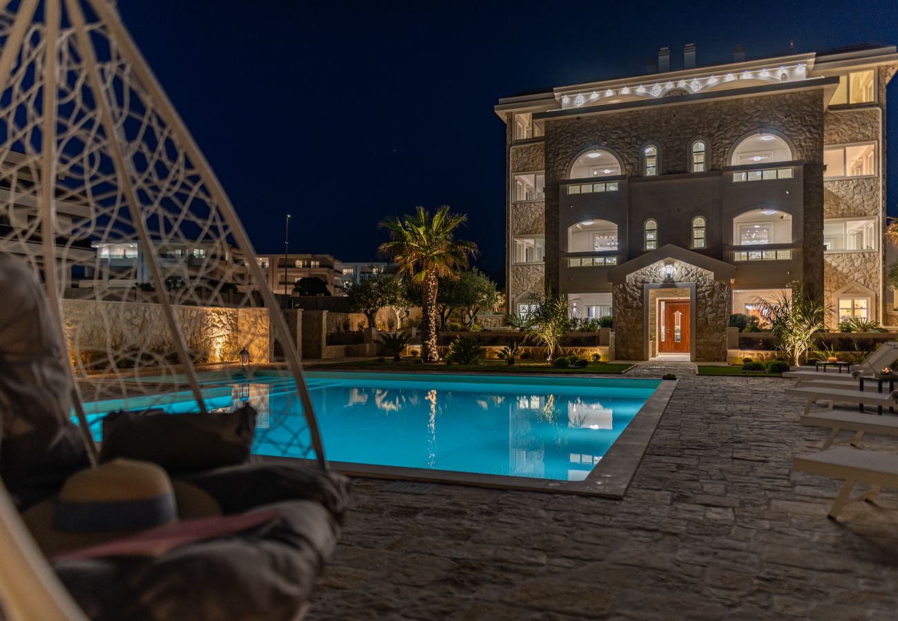 Ferienwohnung in Novalja - Deluxe Château Dabo Suite 3 mit Pool
