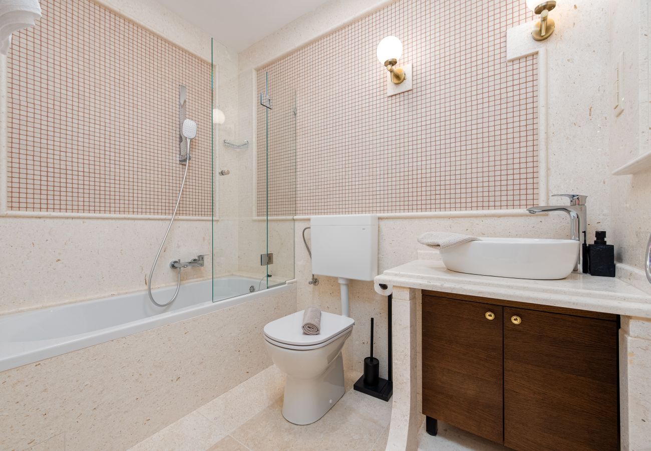Ferienwohnung in Novalja - Deluxe Château Dabo Suite 4 mit Pool