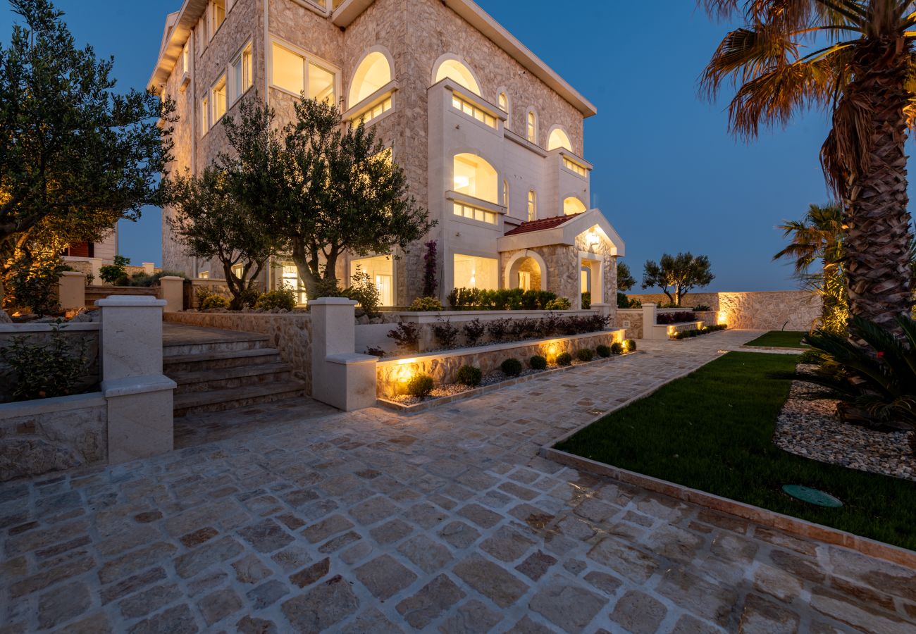 Ferienwohnung in Novalja - Deluxe Château Dabo Suite 4 mit Pool