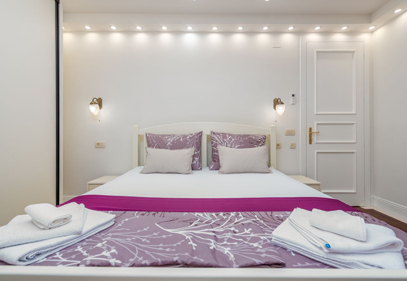 Ferienwohnung in Novalja - Deluxe Château Dabo Suite 6 mit Pool