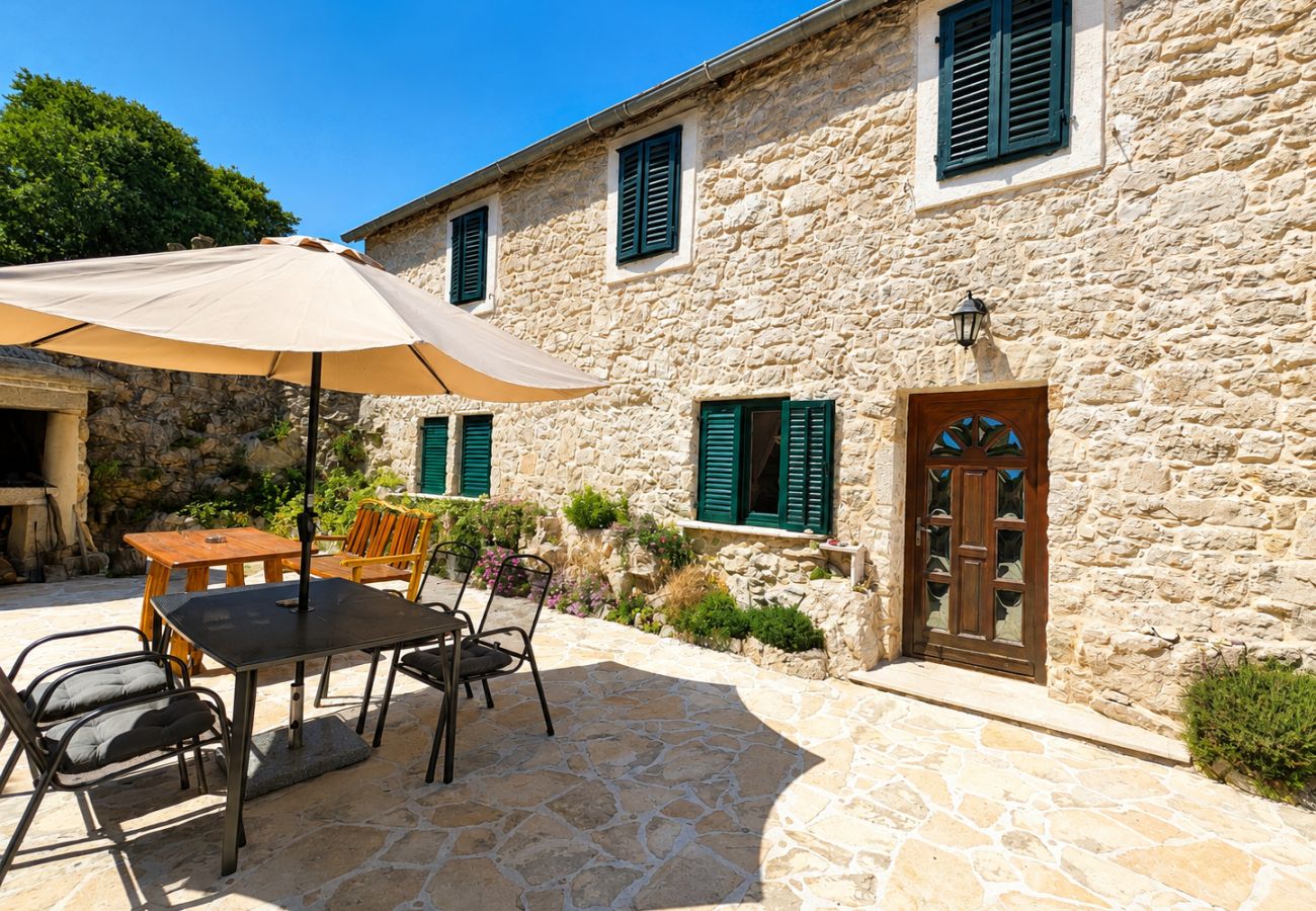 Ferienhaus in Siveric - Ferienhaus Leptir                                 