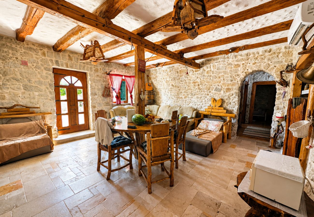 Ferienhaus in Siveric - Ferienhaus Leptir                                 