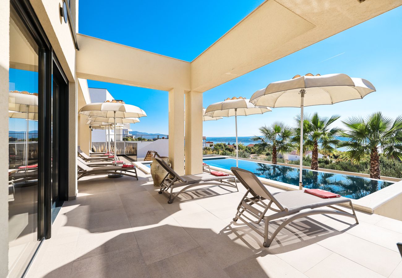 Villa in Maslenica - Luxusvilla Nuova mit beheiztem Pool