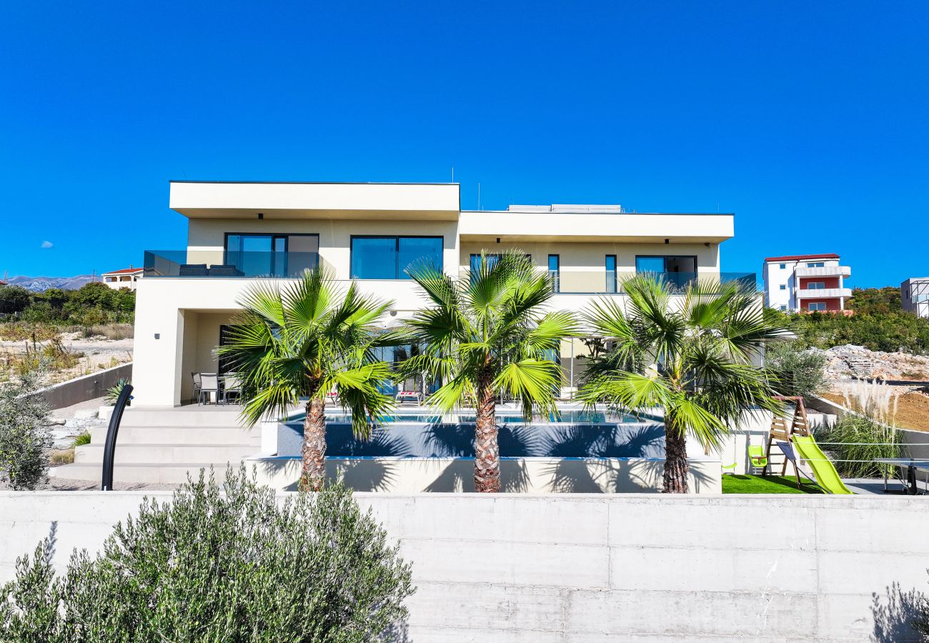 Villa in Maslenica - Luxusvilla Nuova mit beheiztem Pool