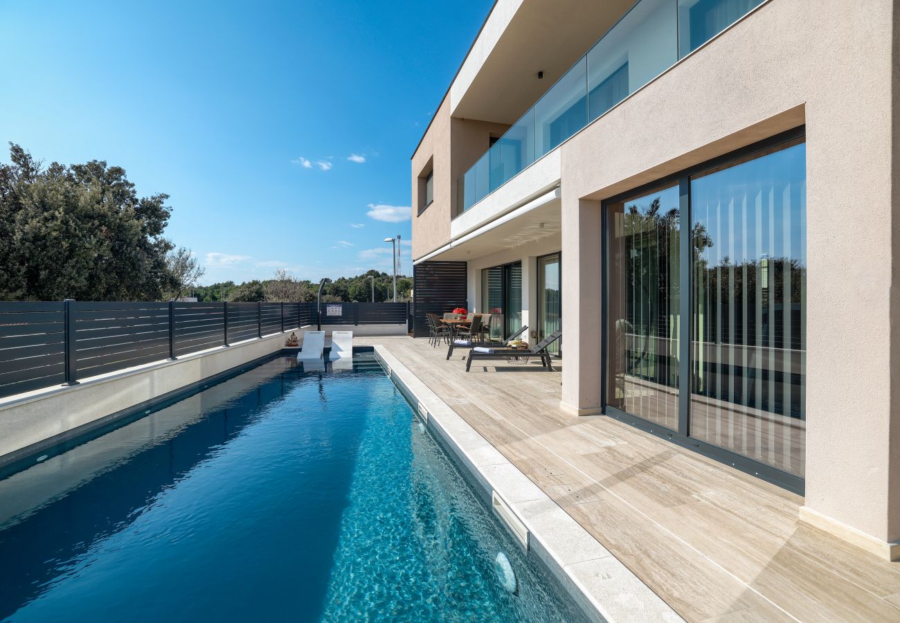 Villa in Pakoštane - Villa Santa mit beheiztem Pool
