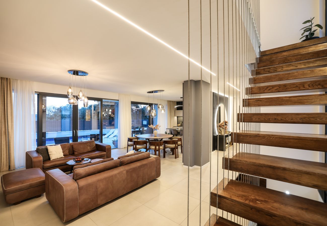 Villa in Pakoštane - Villa Santa mit beheiztem Pool