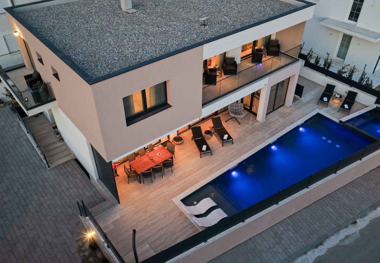 Villa in Pakoštane - Villa Santa mit beheiztem Pool