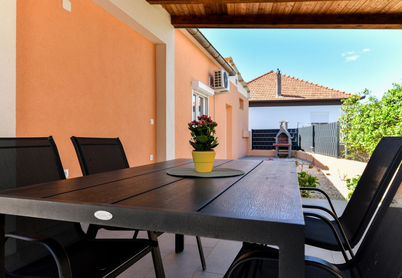 Ferienhaus in Sukošan - Holiday Home Lena