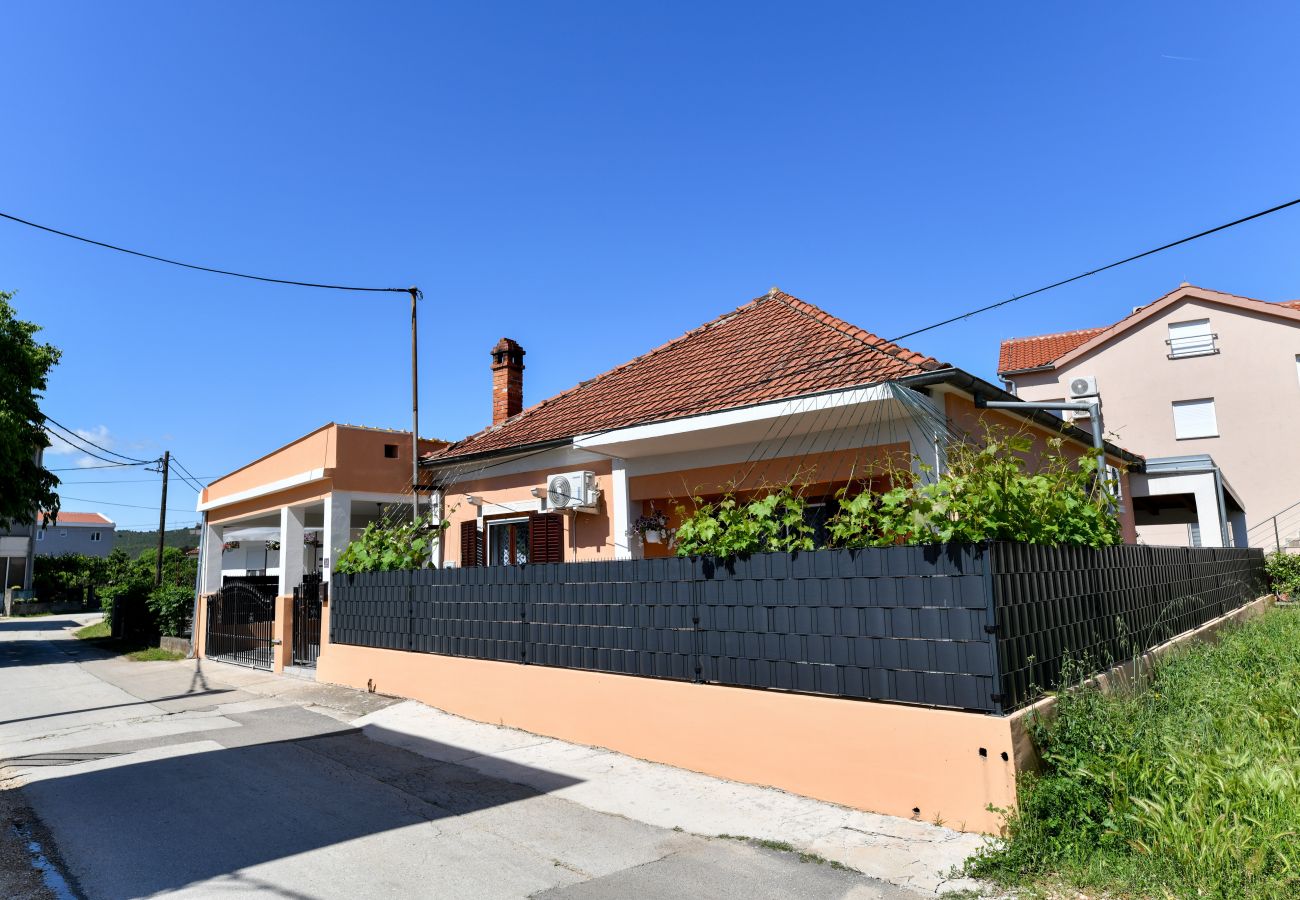 Ferienhaus in Sukošan - Holiday Home Lena