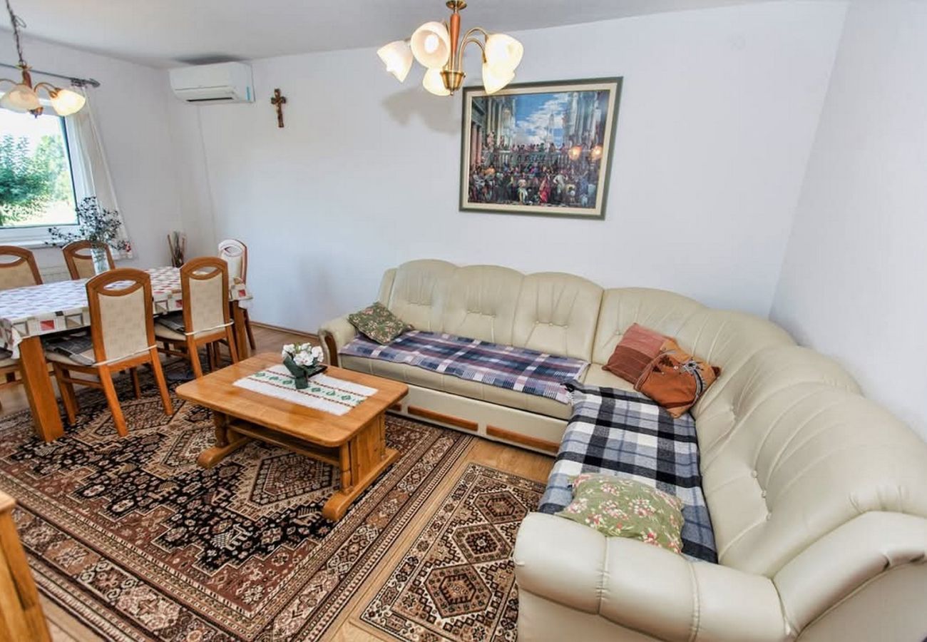 Ferienhaus in Gospic - Ferienhaus Mia mit Whirlpool