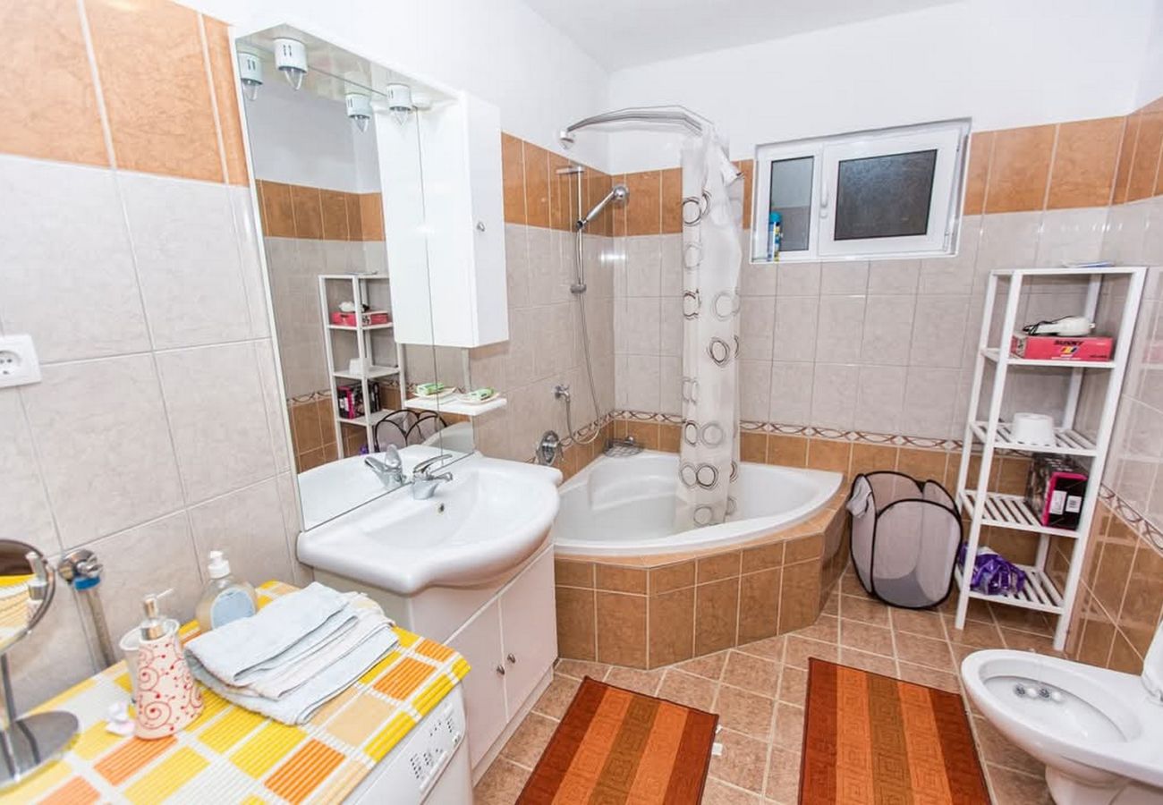 Ferienhaus in Gospic - Ferienhaus Mia mit Whirlpool