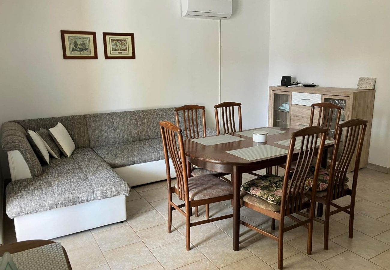 Ferienwohnung in Povljana - Apartment Bella 1