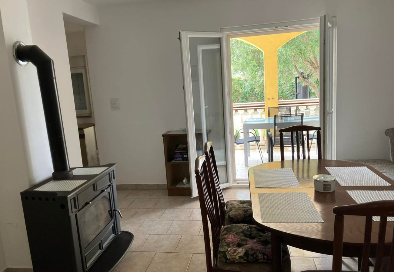 Ferienwohnung in Povljana - Apartment Bella 2