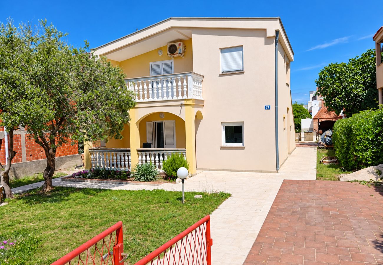 Ferienhaus in Povljana - Ferienhaus Bella 1 & Bella 2