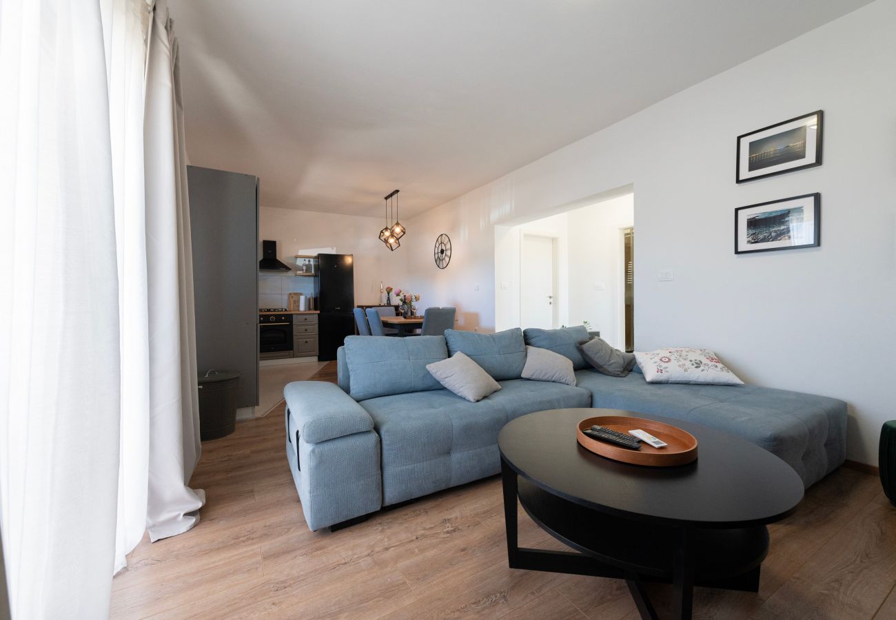 Ferienwohnung in Nin - Seafront apartment Elona