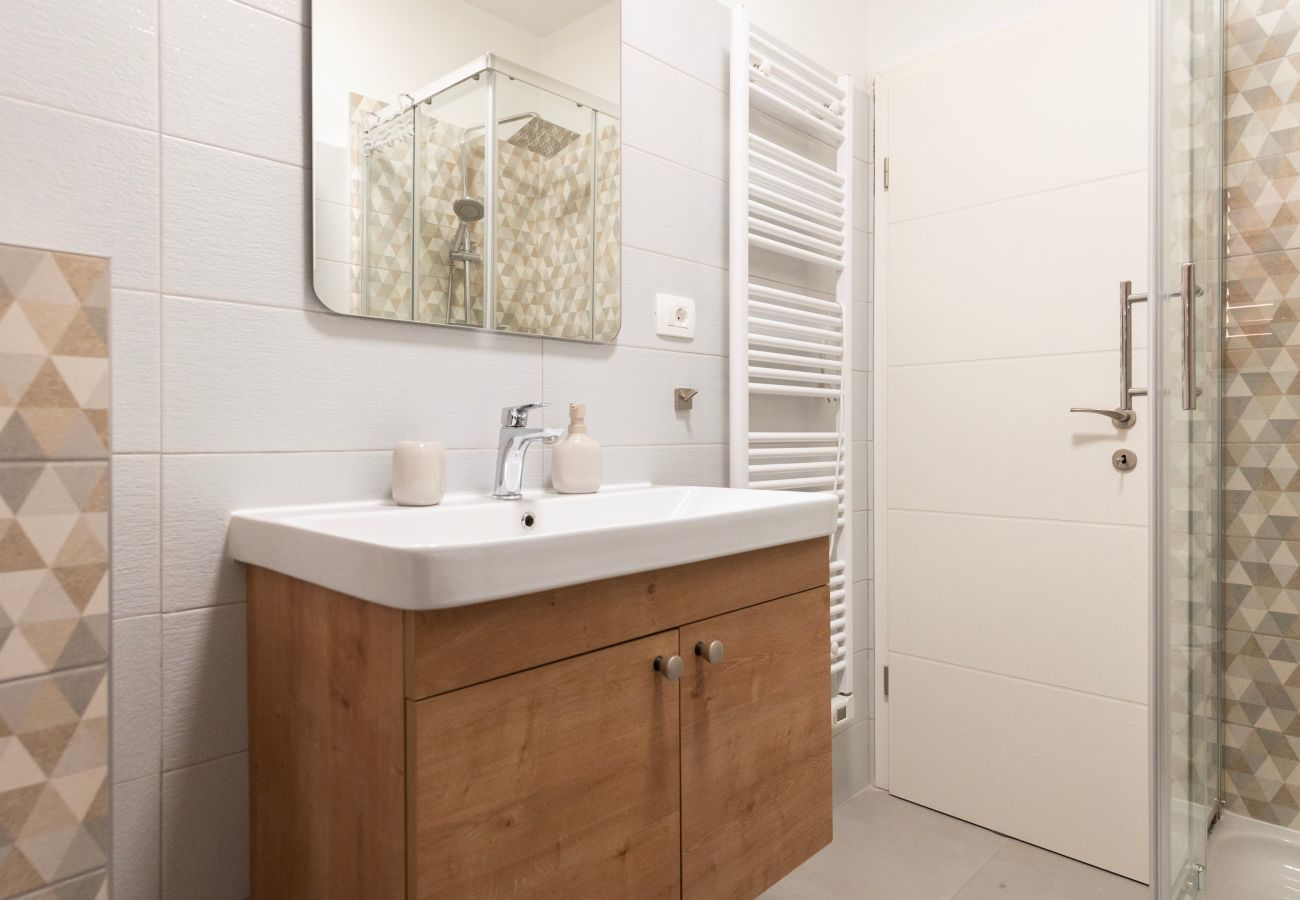 Ferienwohnung in Nin - Seafront apartment Elona