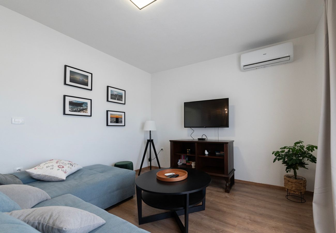 Ferienwohnung in Nin - Seafront apartment Elona