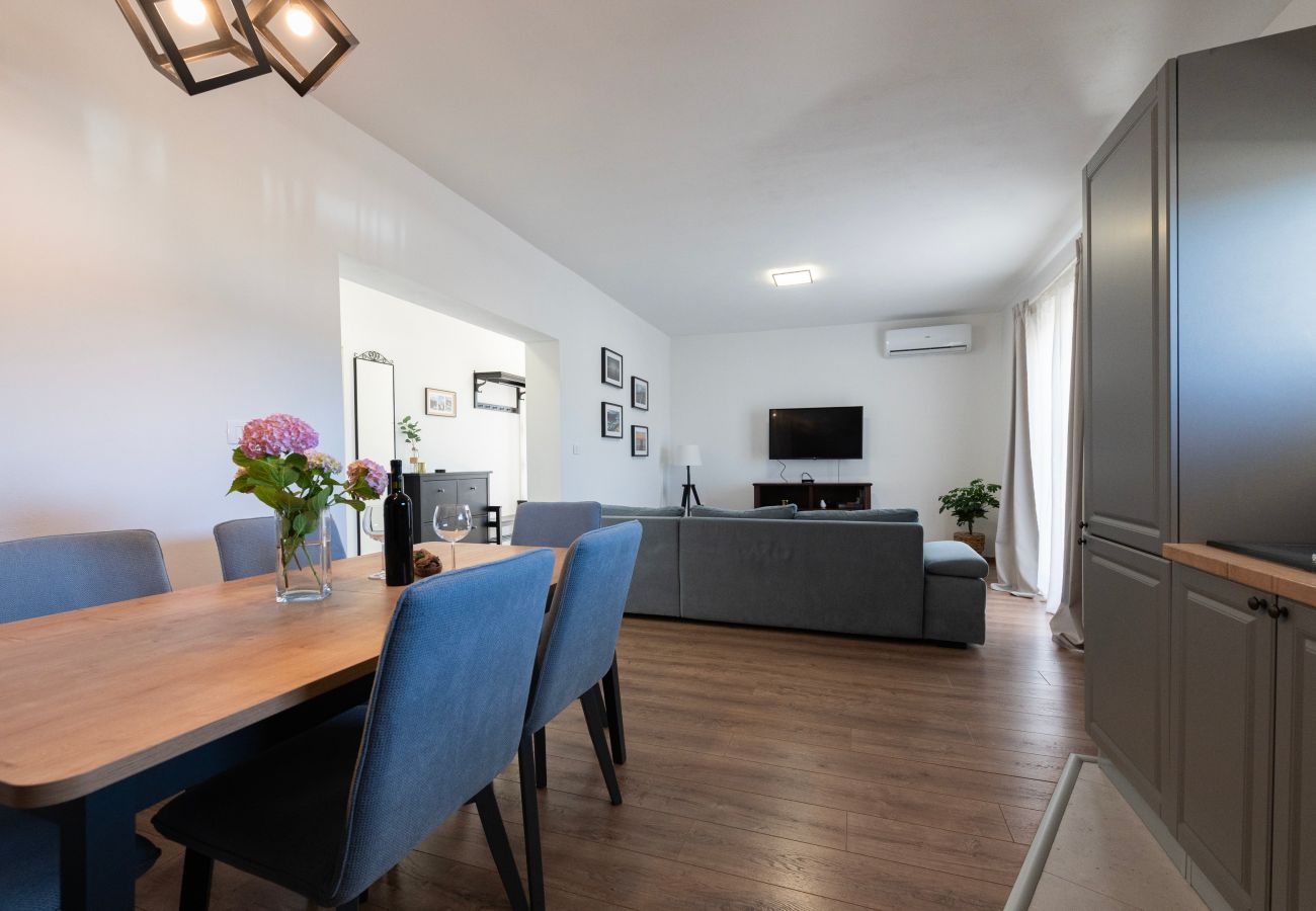 Ferienwohnung in Nin - Seafront apartment Elona