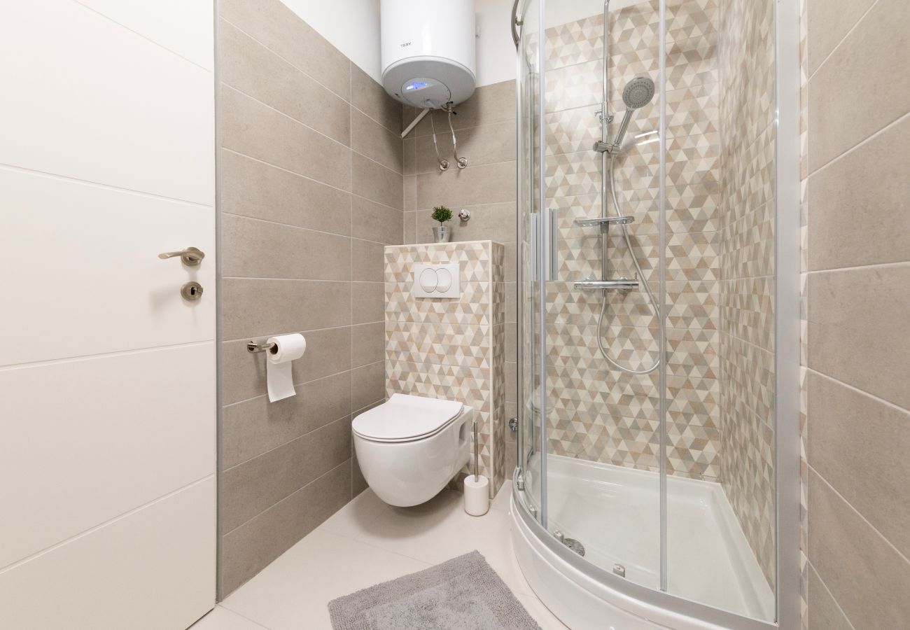 Ferienwohnung in Nin - Seafront apartment Elona