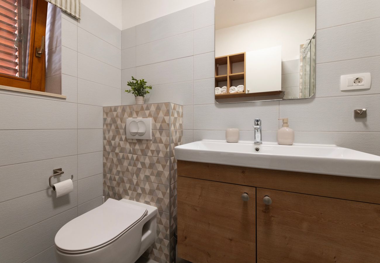 Ferienwohnung in Nin - Seafront apartment Elona