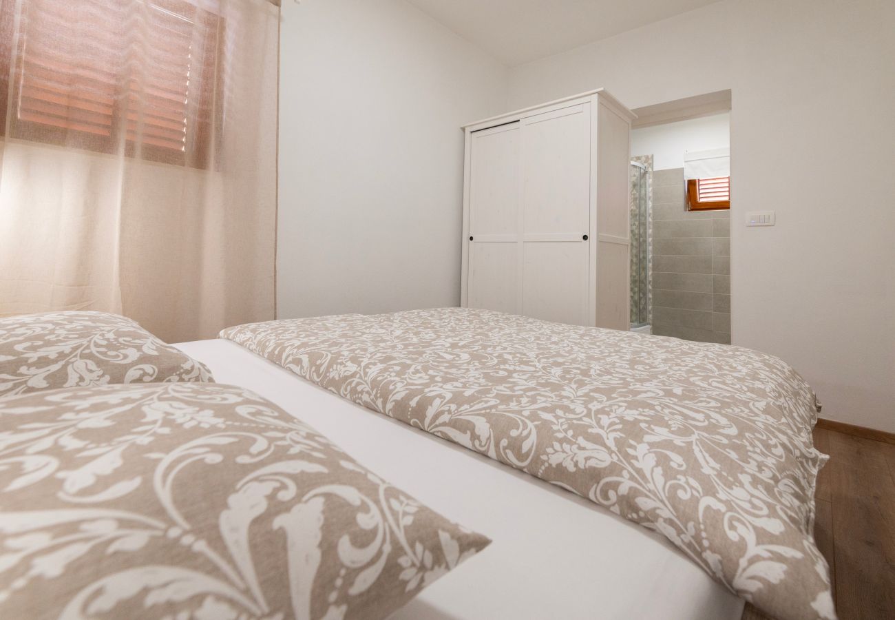 Ferienwohnung in Nin - Seafront apartment Elona