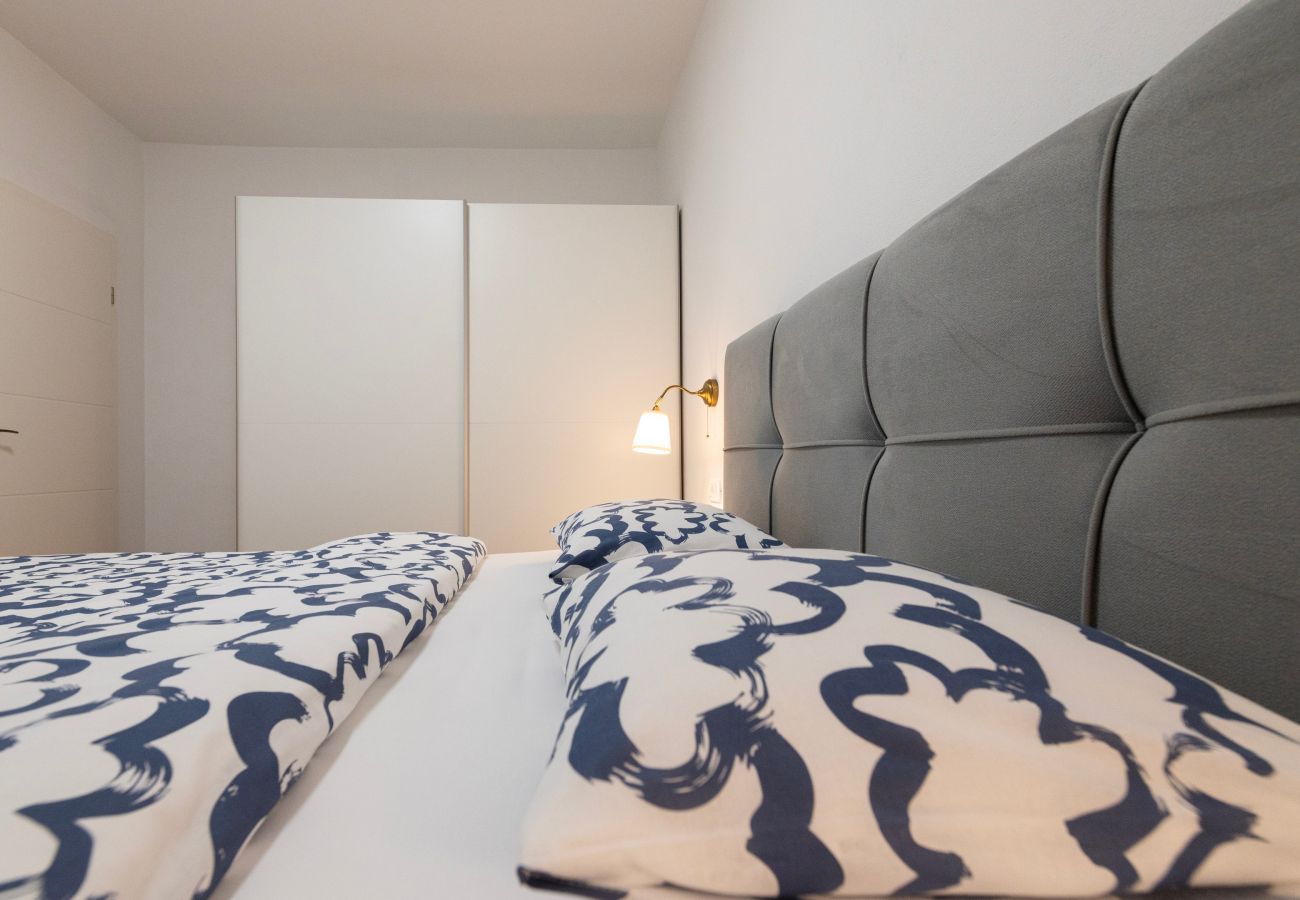 Ferienwohnung in Nin - Seafront apartment Elona