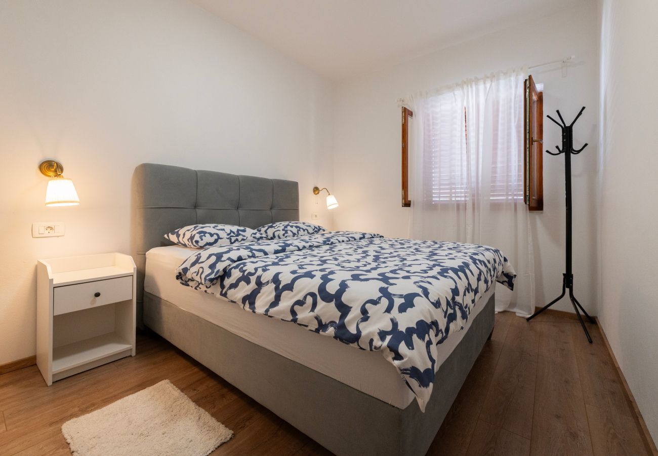 Ferienwohnung in Nin - Seafront apartment Elona
