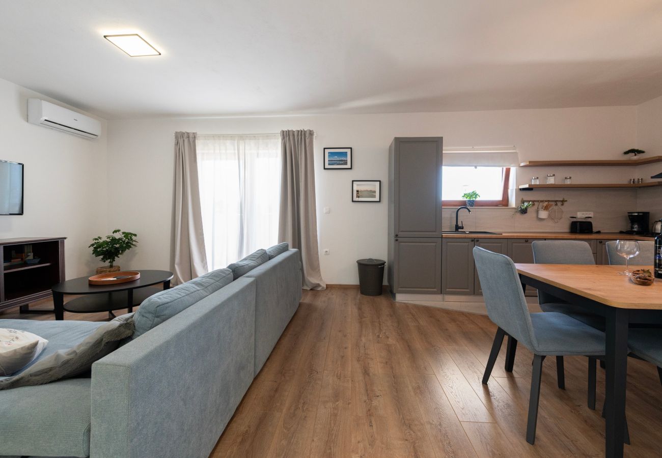 Ferienwohnung in Nin - Seafront apartment Elona