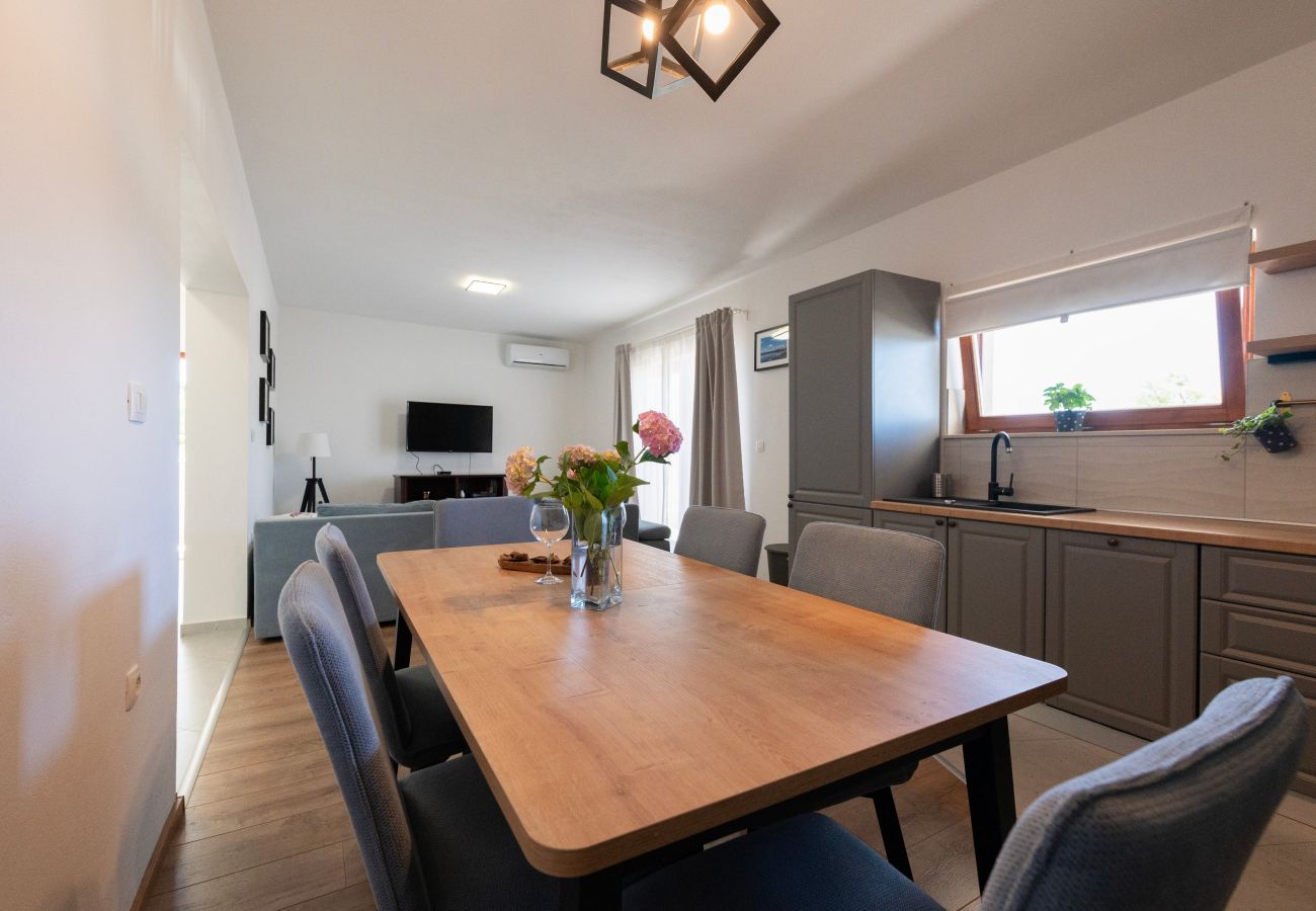 Ferienwohnung in Nin - Seafront apartment Elona