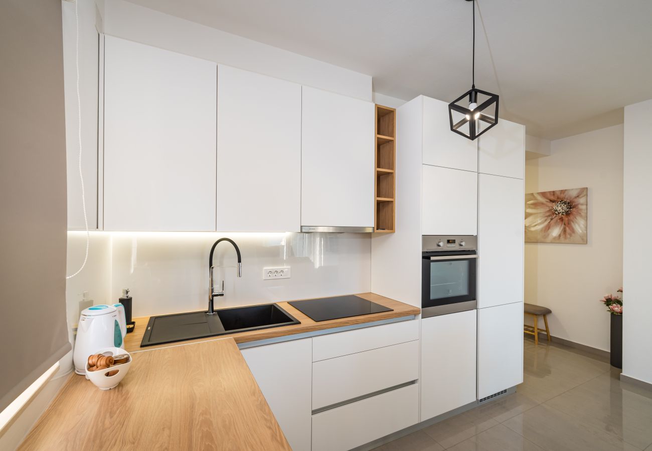 Ferienwohnung in Sveti Filip i Jakov - Apartment Vista Mare 1 mit beheiztem Pool