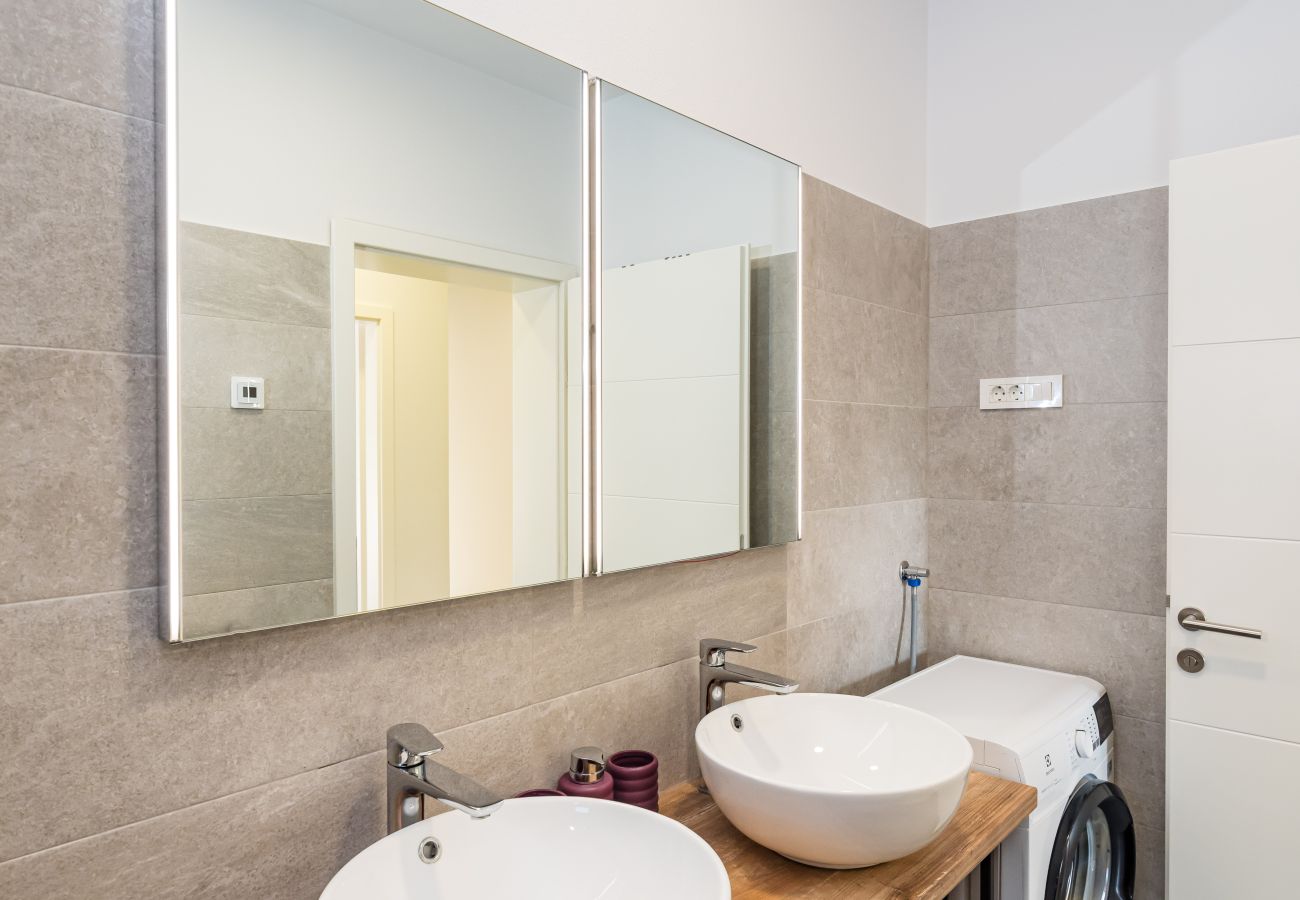 Ferienwohnung in Sveti Filip i Jakov - Apartment Vista Mare 1 mit beheiztem Pool