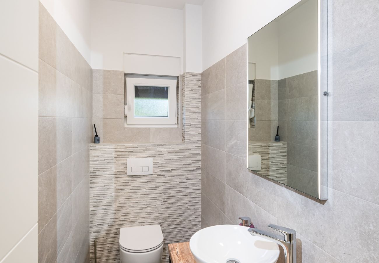 Ferienwohnung in Sveti Filip i Jakov - Apartment Vista Mare 1 mit beheiztem Pool
