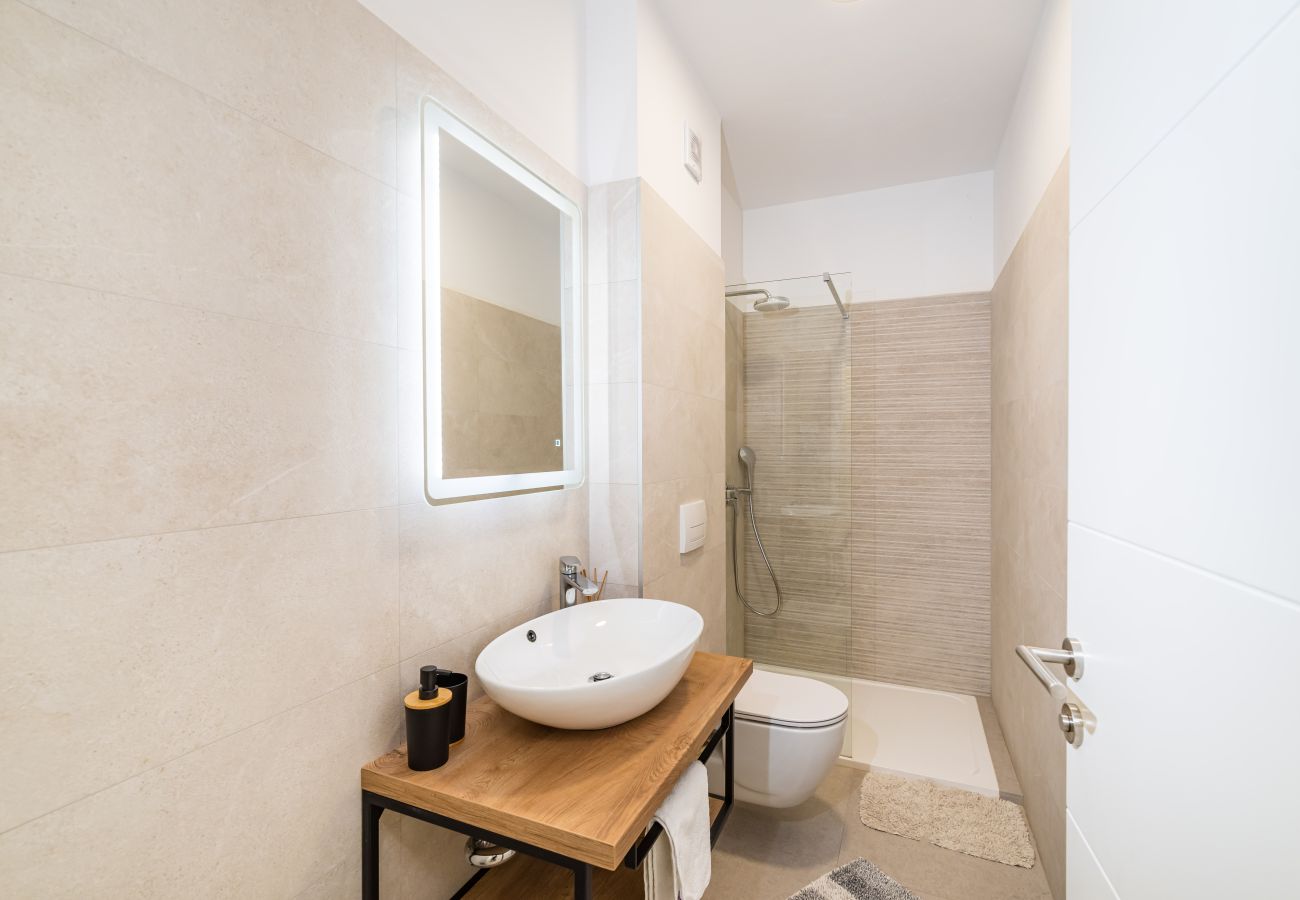Ferienwohnung in Sveti Filip i Jakov - Apartment Vista Mare 2 mit beheiztem Pool