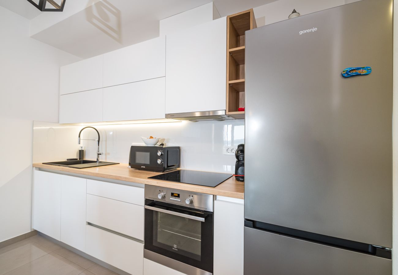 Ferienwohnung in Sveti Filip i Jakov - Apartment Vista Mare 2 mit beheiztem Pool