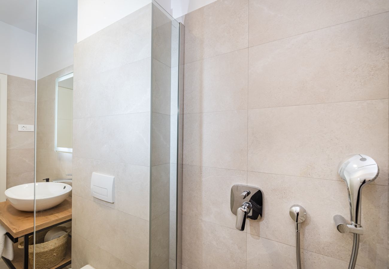 Ferienwohnung in Sveti Filip i Jakov - Apartment Vista Mare 2 mit beheiztem Pool