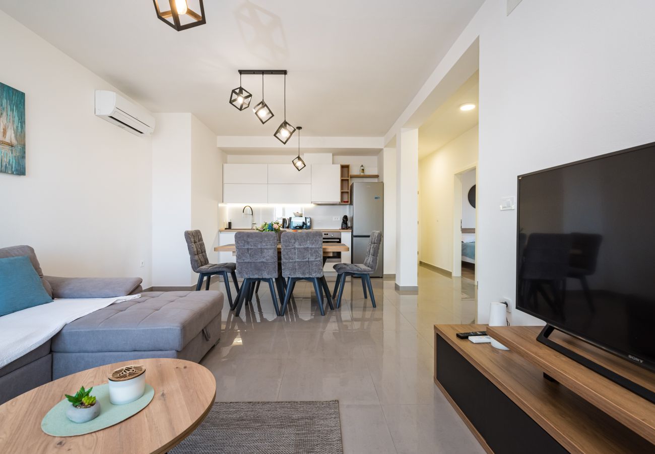 Ferienwohnung in Sveti Filip i Jakov - Apartment Vista Mare 2 mit beheiztem Pool