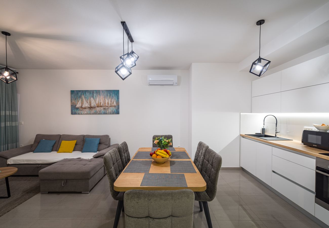 Ferienwohnung in Sveti Filip i Jakov - Apartment Vista Mare 2 mit beheiztem Pool