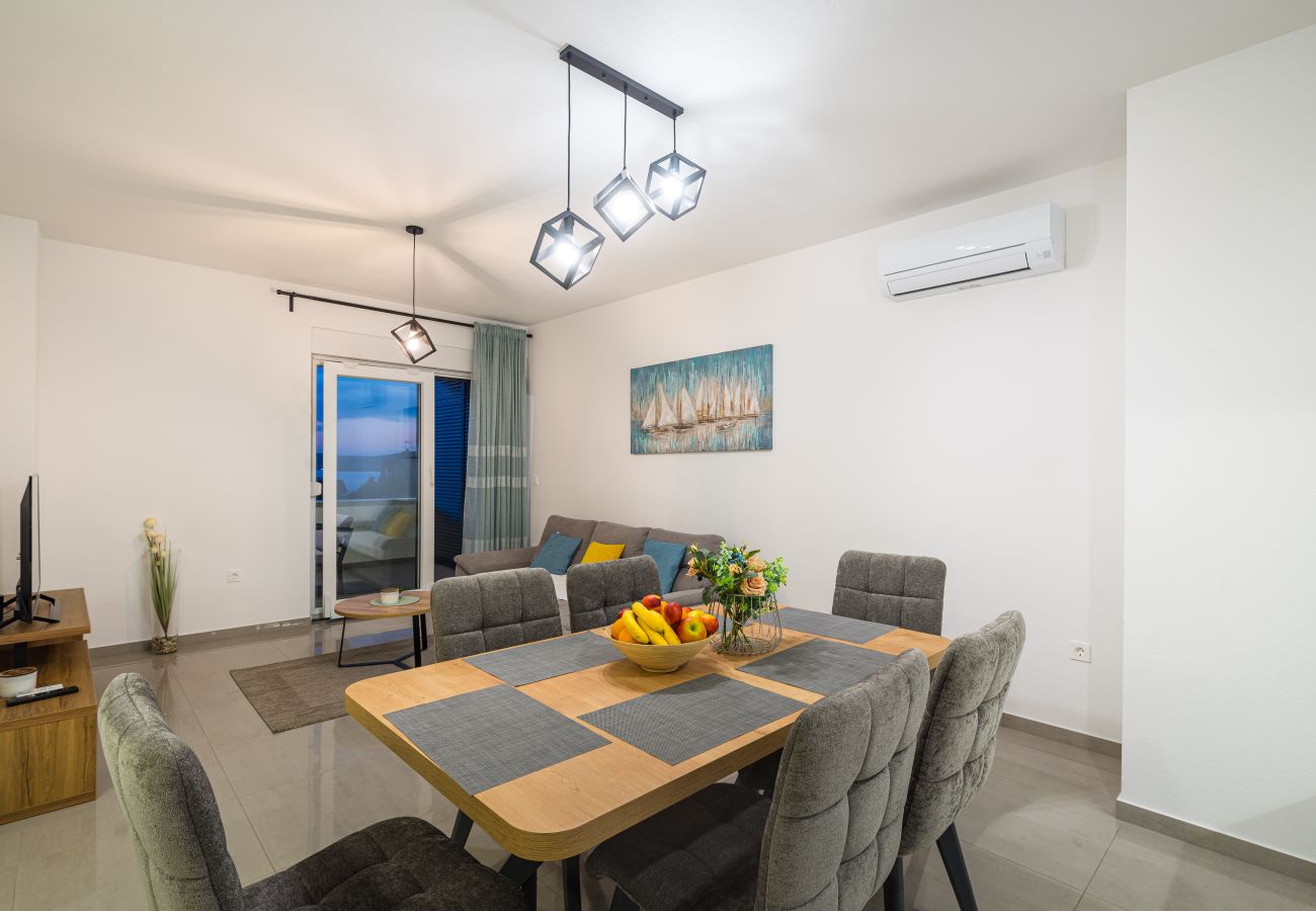 Ferienwohnung in Sveti Filip i Jakov - Apartment Vista Mare 2 mit beheiztem Pool