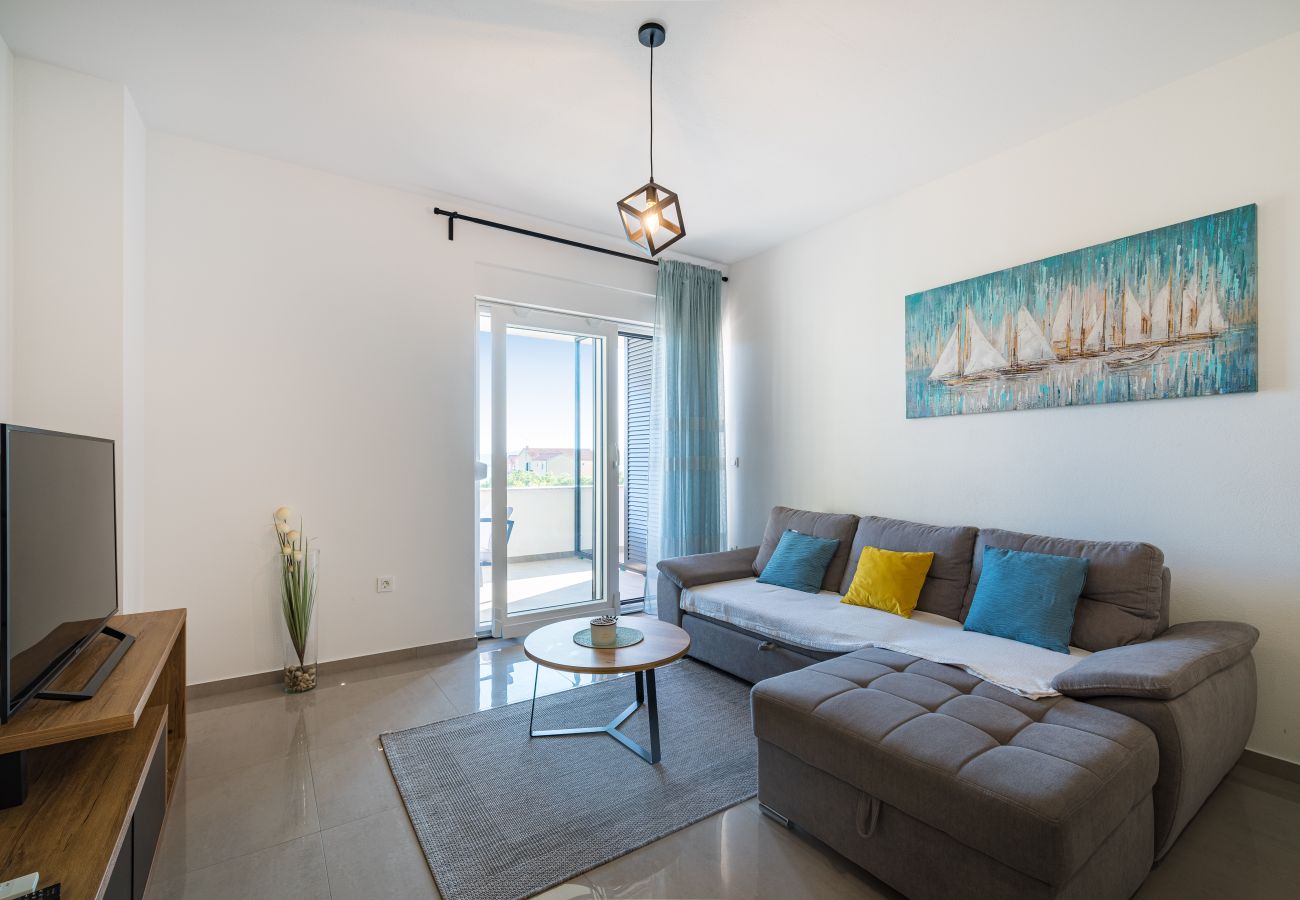 Ferienwohnung in Sveti Filip i Jakov - Apartment Vista Mare 2 mit beheiztem Pool