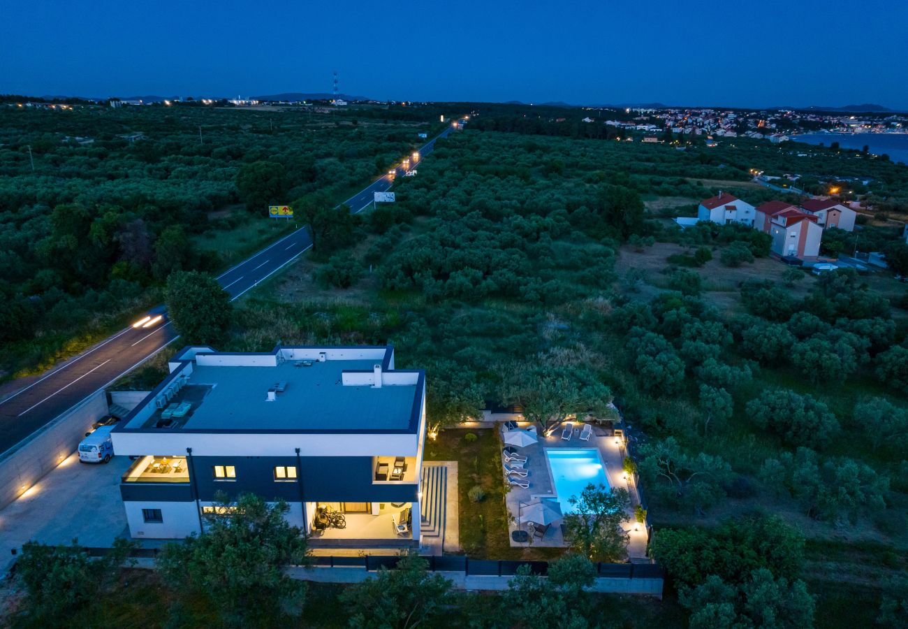 Ferienwohnung in Sveti Filip i Jakov - Apartment Vista Mare 2 mit beheiztem Pool