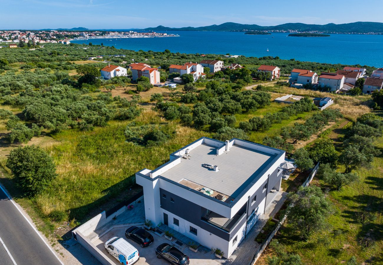 Ferienwohnung in Sveti Filip i Jakov - Apartment Vista Mare 2 mit beheiztem Pool