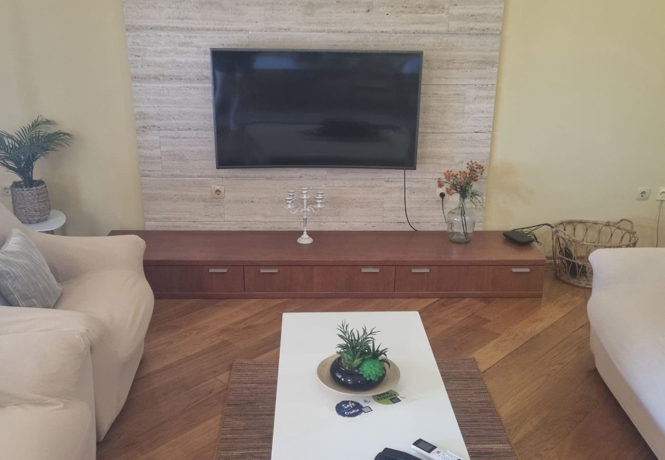 Ferienwohnung in Povljana - Superior apartment Nina